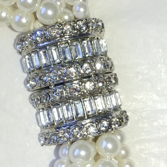 7-STRAND FAUX PEARL BRACELET WITH HUGE RHINESTONE CLASP - Picture 3 of 8